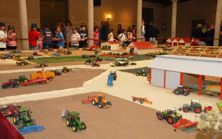 Imagen Una gran maqueta escenifica en la Diputación las tareas agrícolas y ganaderas