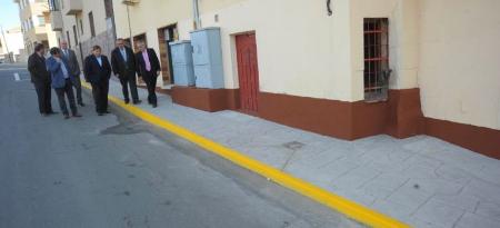 Imagen La Lastrilla arregla las aceras de la calle Camino Viejo gracias a la Ayuda Provincial