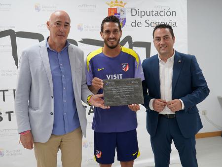 Imagen El ayuntamiento de El Espinar, el Atlético de Madrid y la Diputación ejemplifican en Los Ángeles de San Rafael el histórico vínculo entre el club y la provincia