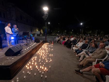 Imagen Cuéllar se ilumina en una noche mágica al son del piano en la octava edición de la ‘Noche en Blanco y Negro’ de la Diputación